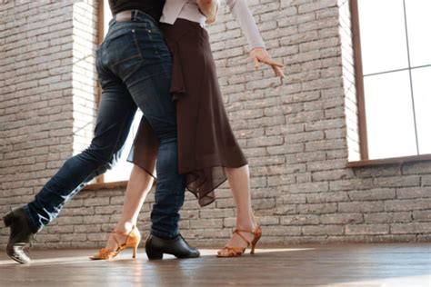 What to Wear to a Ballroom Dance Class: A Stylish and Comfortable Dancewear Guide